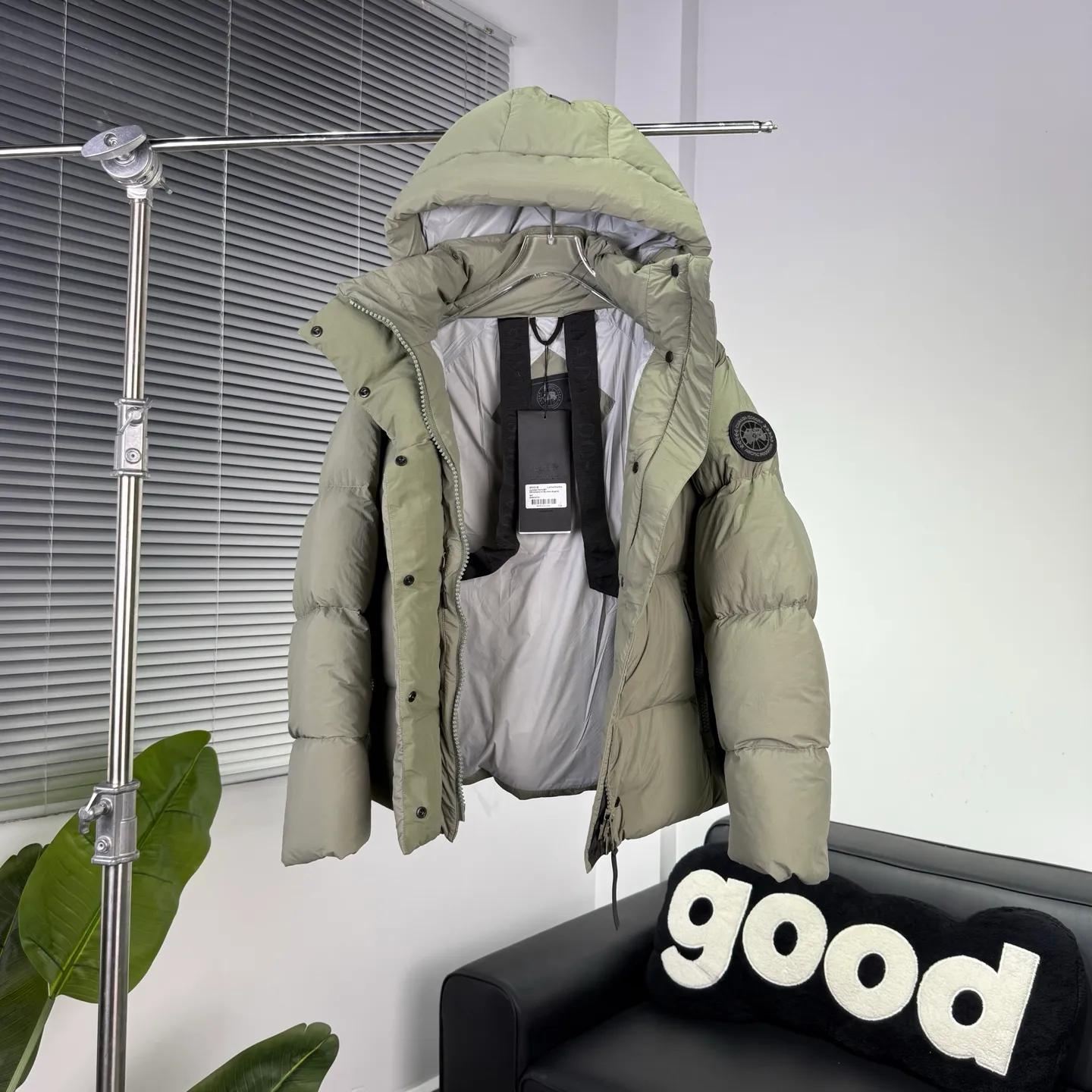 P880 High-end quality 𝑪𝒂𝒏𝒂𝒅𝒂 𝑮𝒐𝒐𝒔𝒆｜Canada Goose Black Label 𝗝𝘂𝗻𝗰𝘁𝗶𝗼𝗻 Series Capsule Short Down Jacket/Ouyang Nana Generation/Same Style for Men and Women 𝗦𝗶𝘇𝗲: 𝗫𝗦 𝗦 𝗠 𝗟 𝗫𝗟 𝗫𝗫𝗟 Product color: black, pure white, off-white, cherry blossom pink, green, brown, Coding: 𝟬𝟬𝟬𝟲𝟭𝟬𝗖